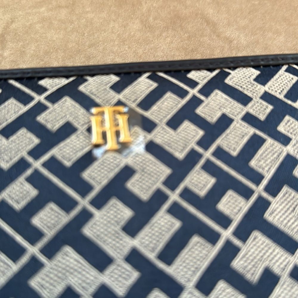 NWOT Tommy Hilfiger Navy Blue Monogram Wallet - Picture 2 of 7